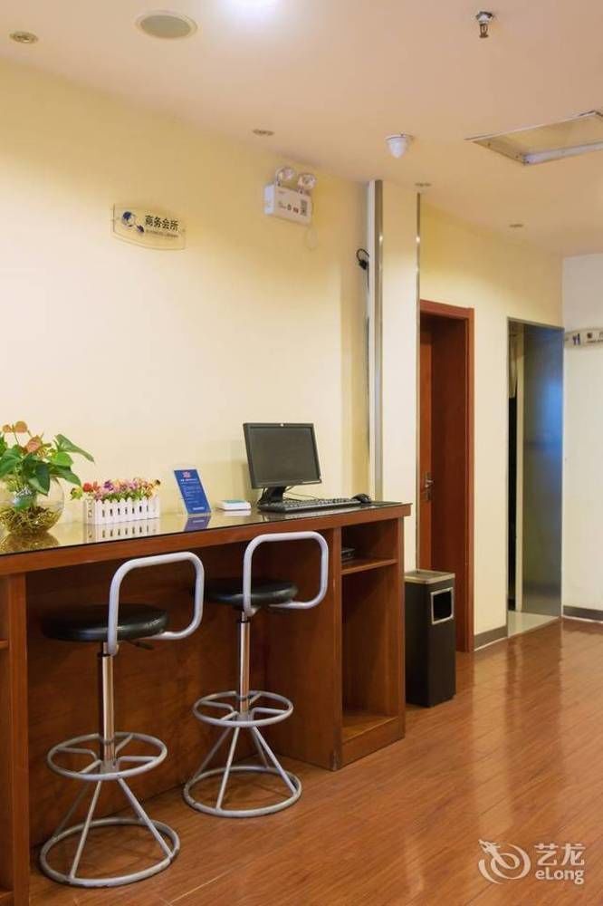 Hanting Express Shanghai Lujiazui Minsheng Road Exterior photo